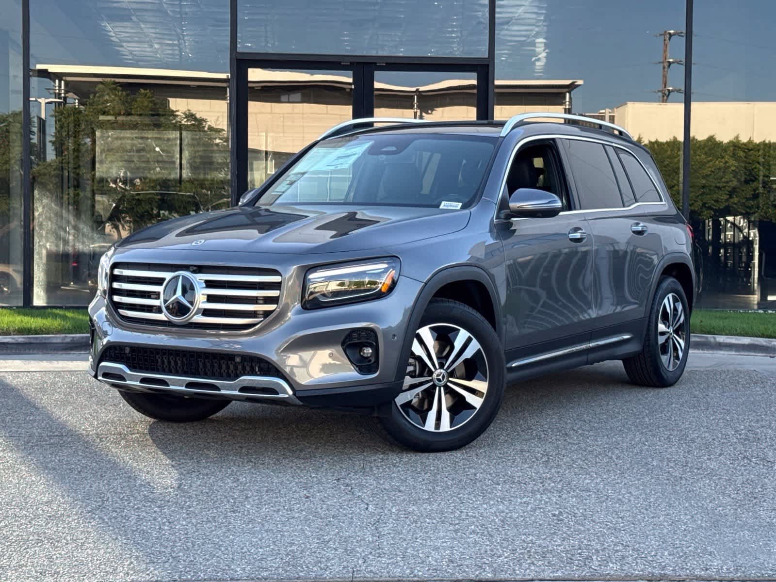 New 2026 Mercedes-Benz GLB 250 4MATIC image 2