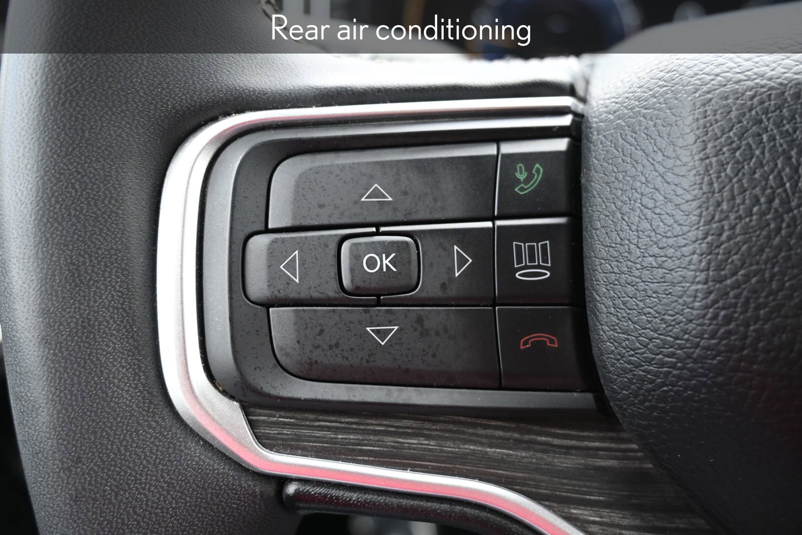 Used 2024 Jeep Wagoneer Series II w/ Flexible Seating Group image 11