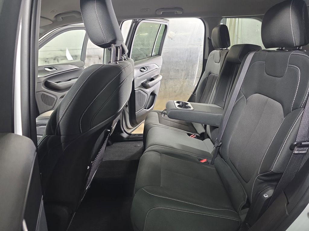 Used 2023 Jeep Grand Cherokee Laredo image 13