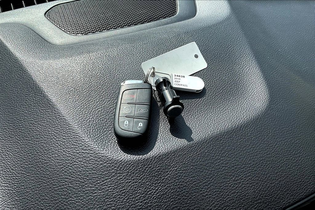 Used 2018 Jeep Compass Latitude w/ Popular Equipment Group image 12