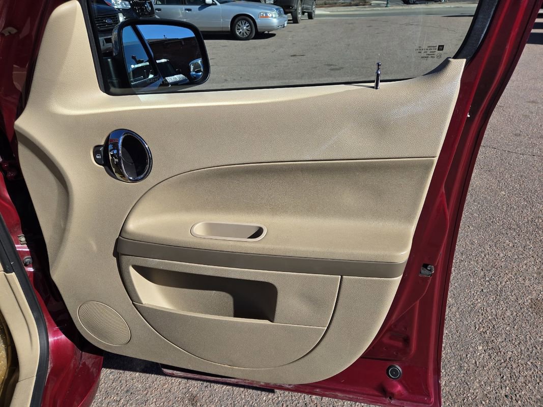 Used 2006 Chevrolet HHR LT w/ Preferred Equipment Group FWD image 23