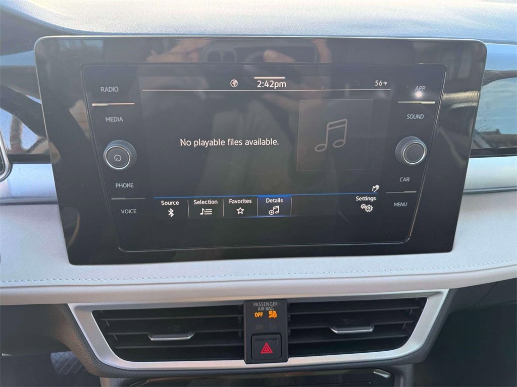 Used 2025 Volkswagen Taos SE w/ Panoramic Sunroof Package image 17