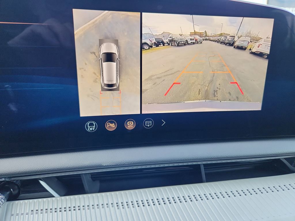 New 2026 Cadillac Optiq Luxury 2 image 16