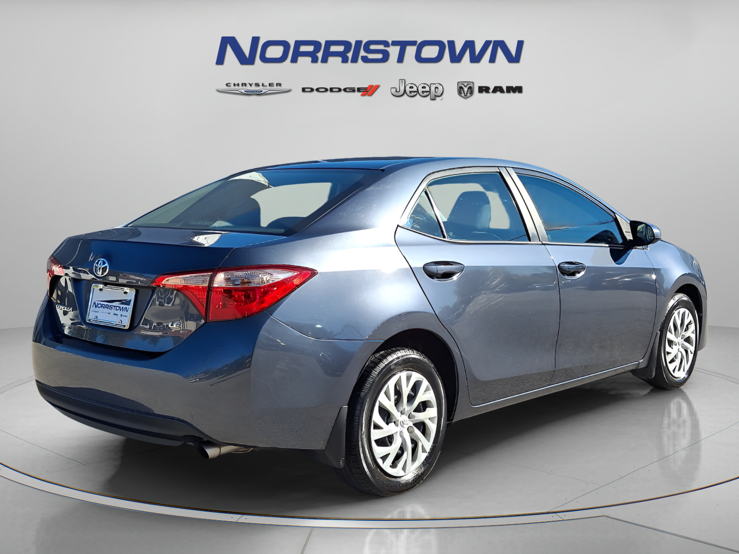 Used 2017 Toyota Corolla LE w/ Carpet Mat Package (TMS) FWD image 6