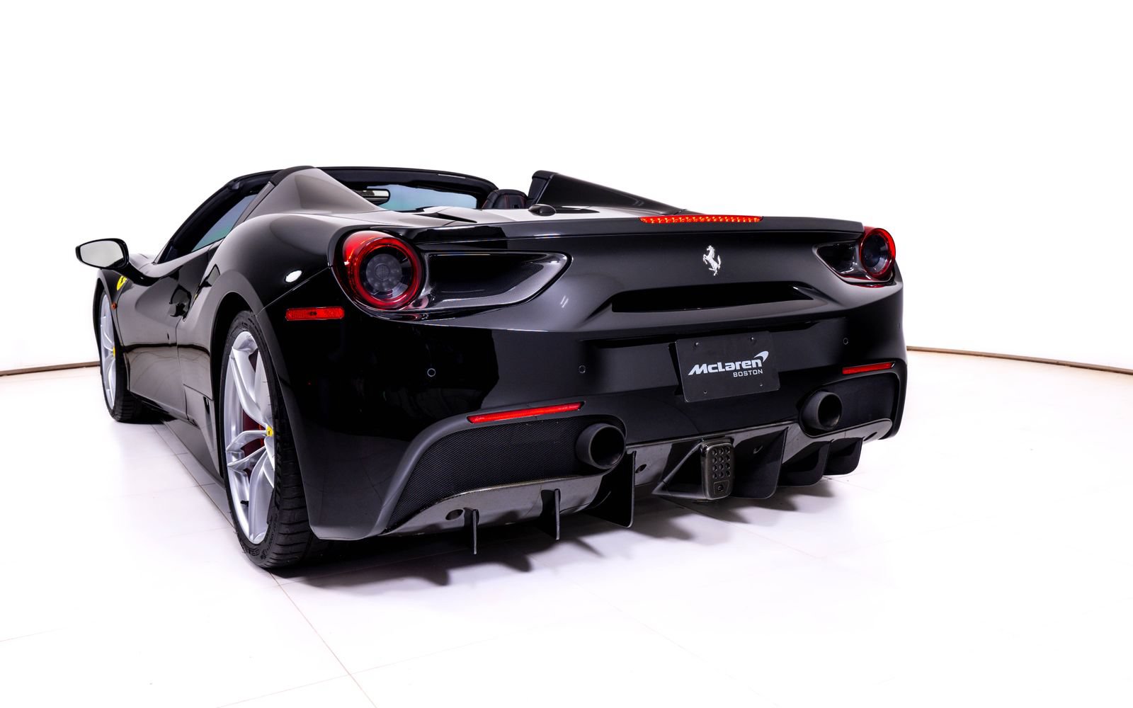 Used 2018 Ferrari 488 Spider RWD image 12