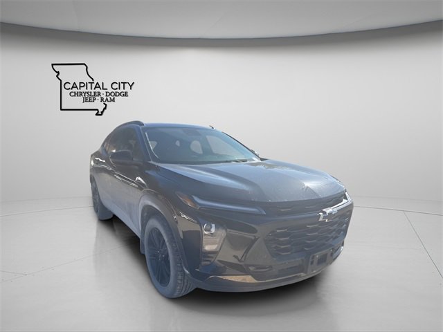 Used 2025 Chevrolet Trax ACTIV w/ Driver Confidence Package image 2