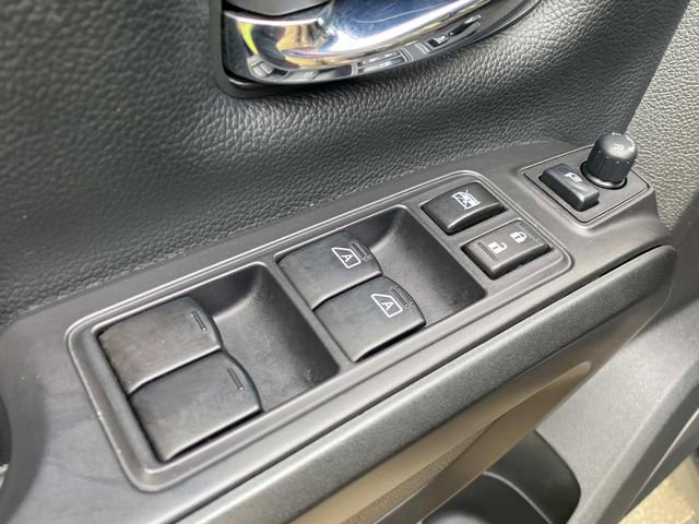 Used 2022 Nissan Titan PRO-4X w/ Pro-4x Convenience Package image 13