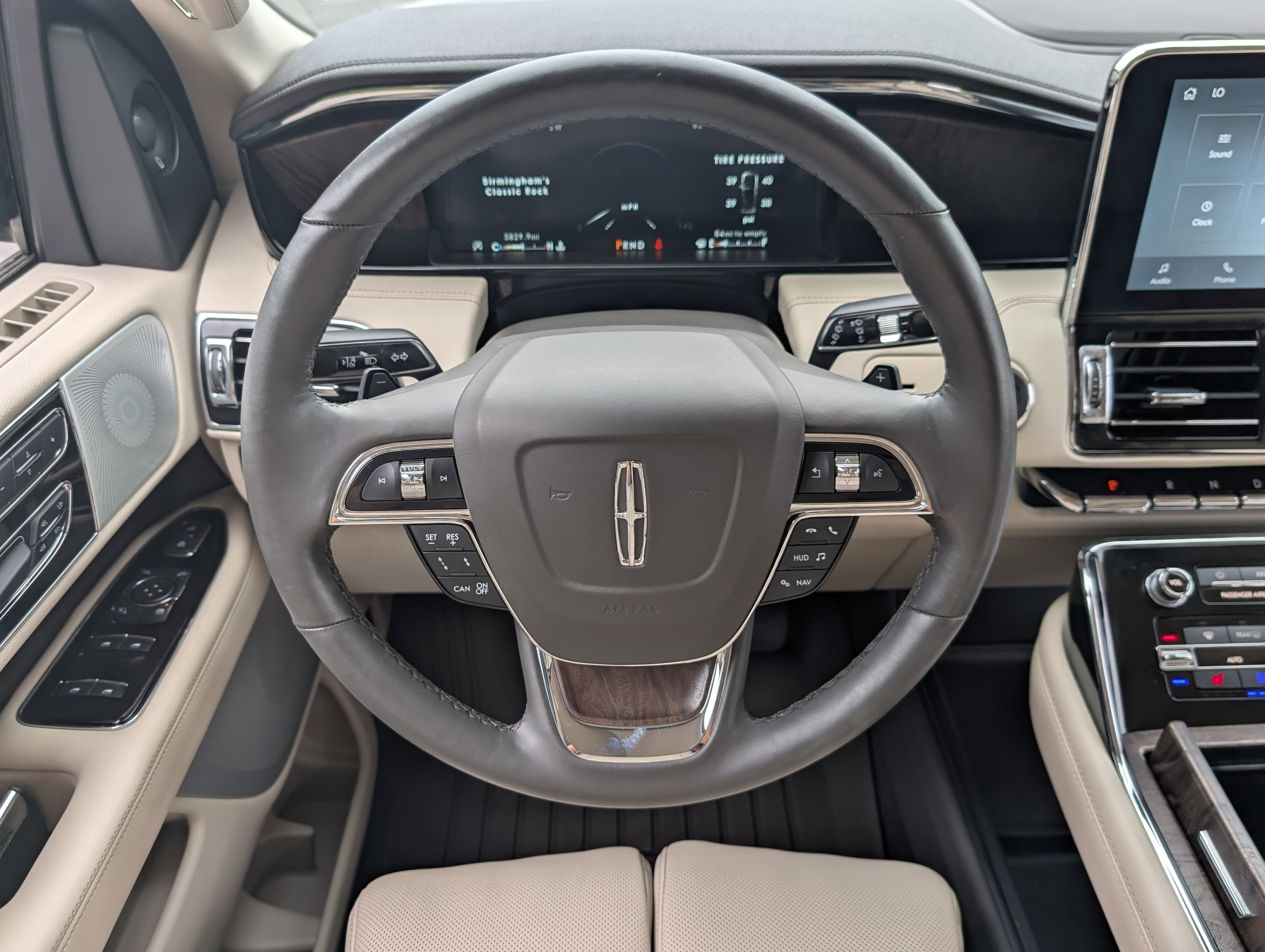 Used 2021 Lincoln Navigator Reserve w/ Luxury Package RWD image 20