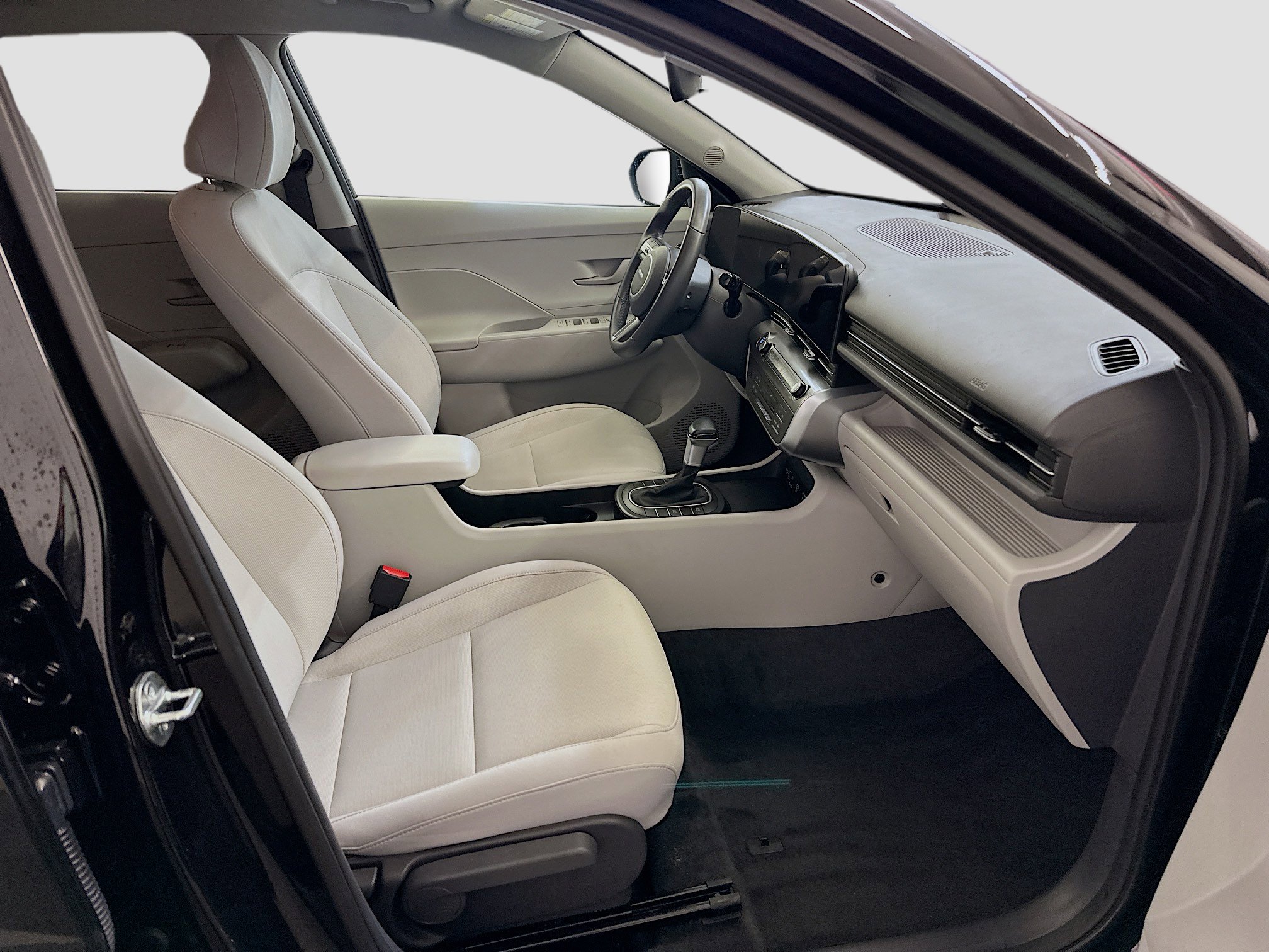 Used 2025 Hyundai Kona SEL image 32