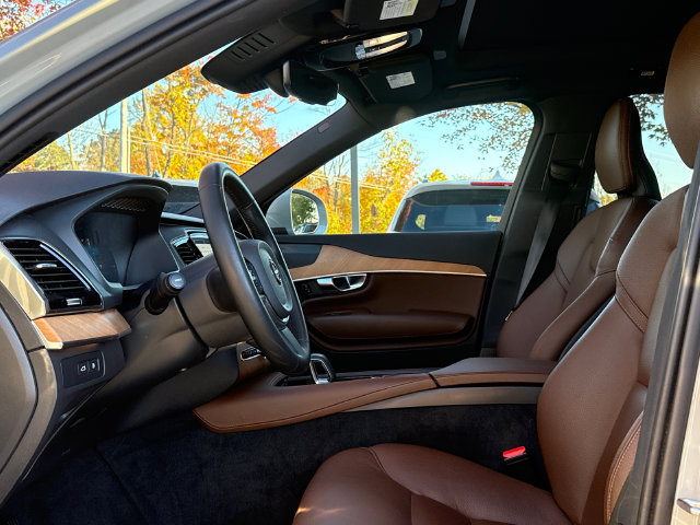 Certified 2025 Volvo XC90 T8 Plus AWD/4WD image 9
