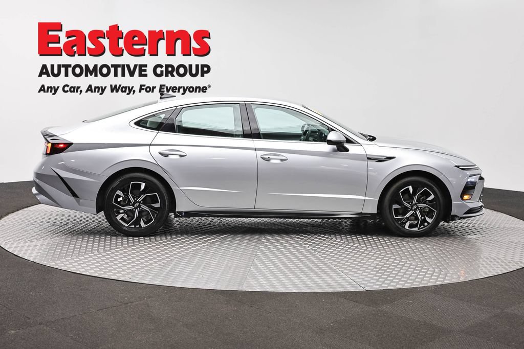 Used 2025 Hyundai Sonata SEL FWD image 4