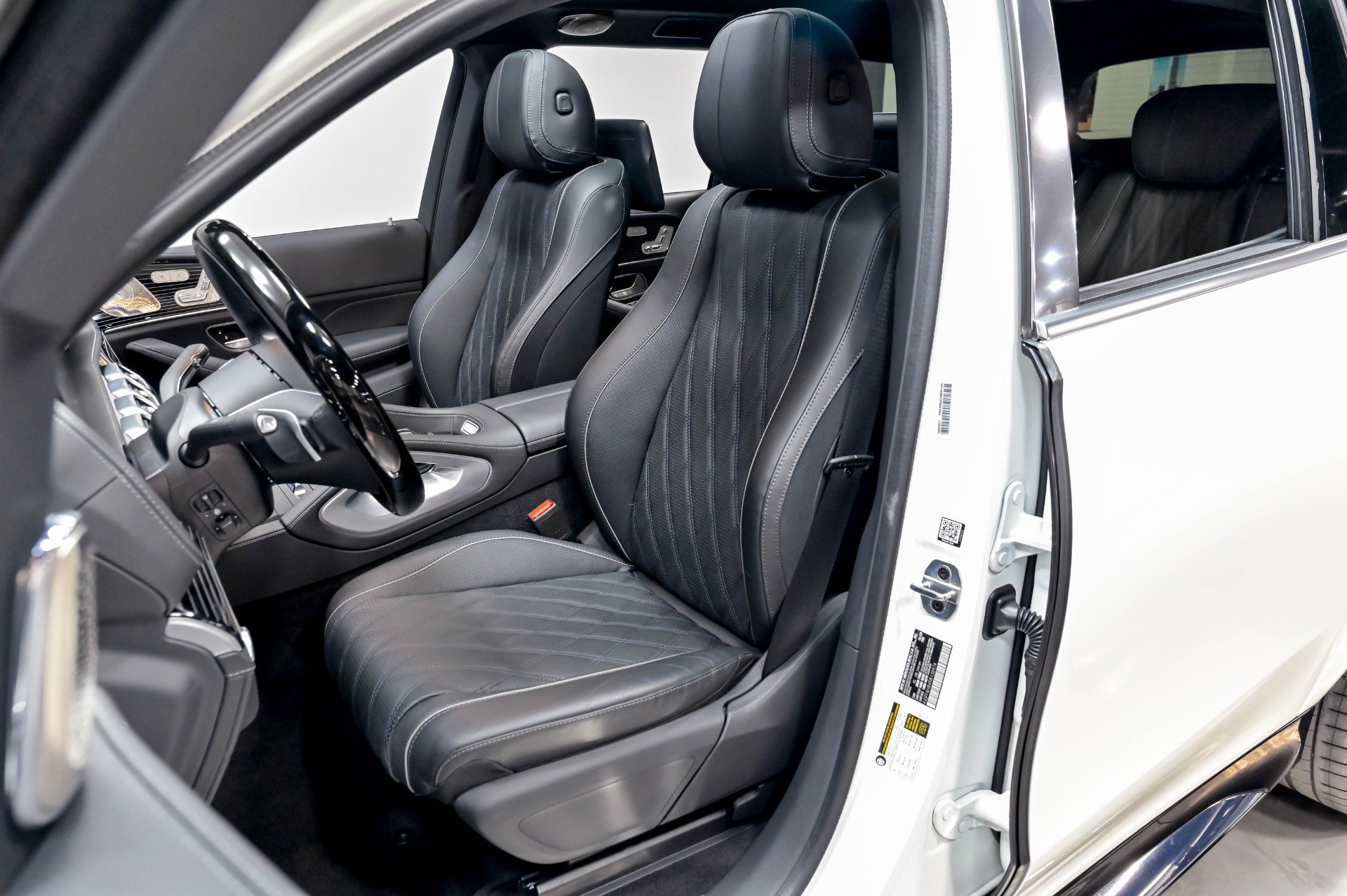 Used 2024 Mercedes-Benz Maybach GLS 600 4MATIC image 7