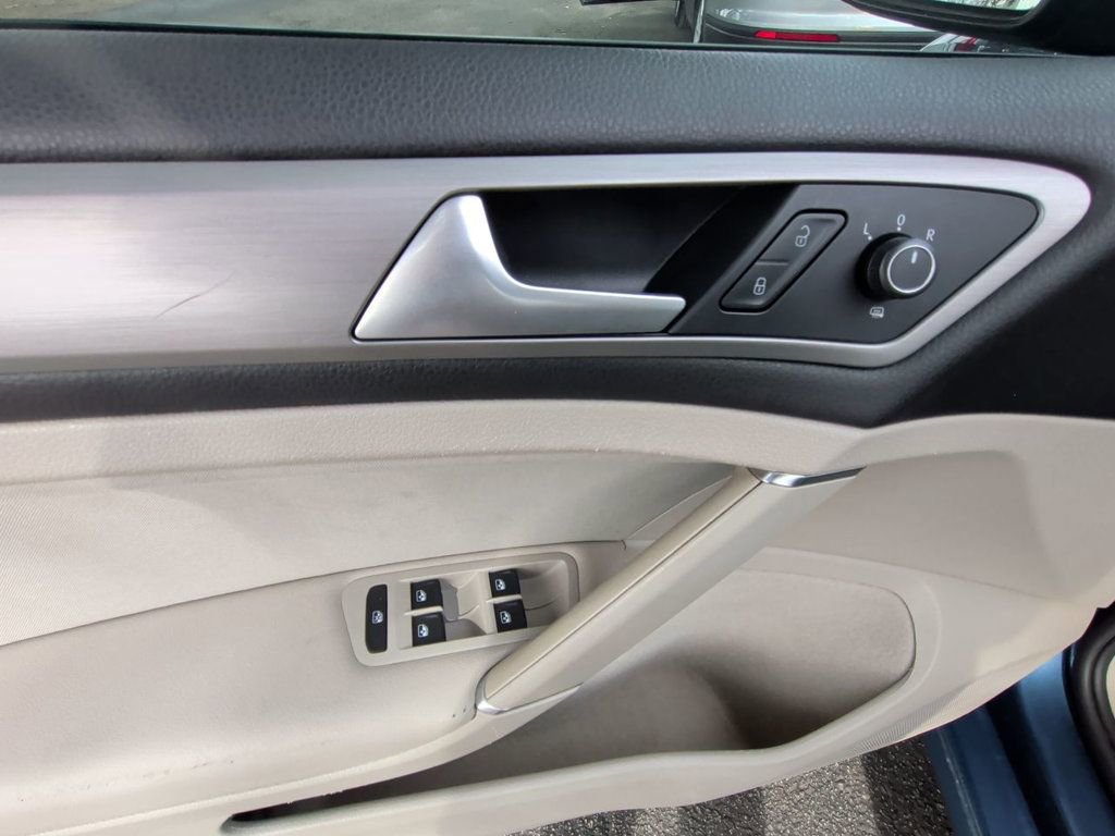 Used 2016 Volkswagen Golf S FWD image 12
