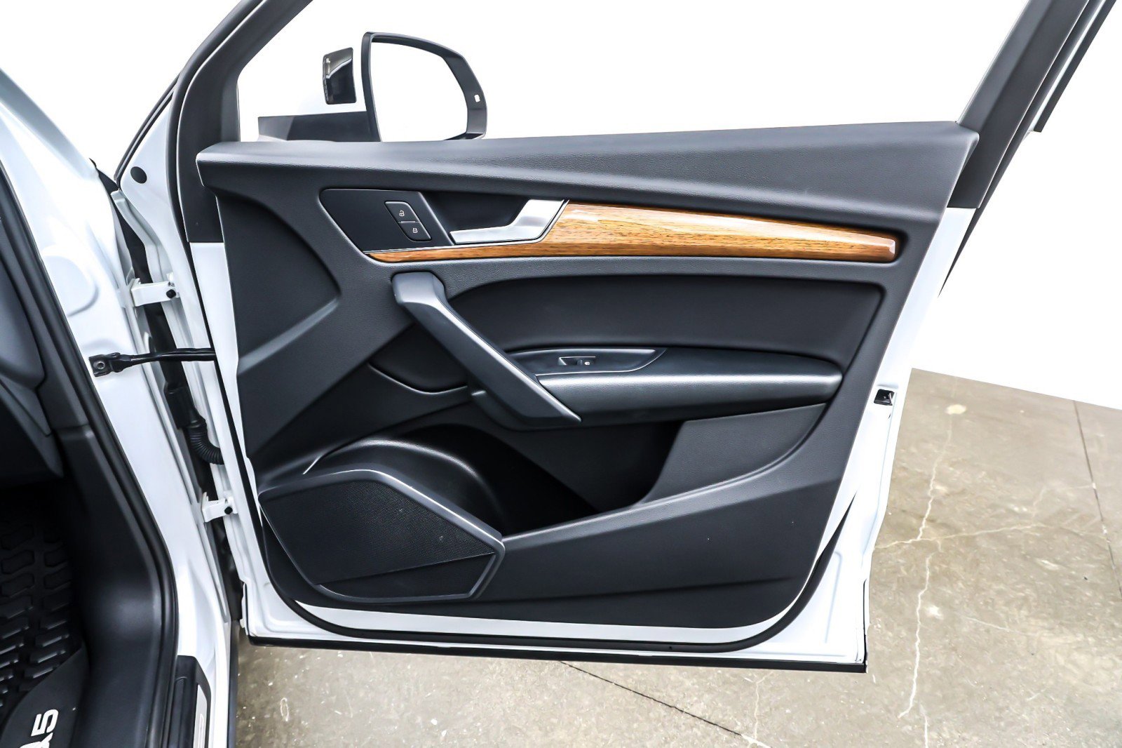 Used 2022 Audi Q5 2.0T Premium w/ Convenience Package image 23