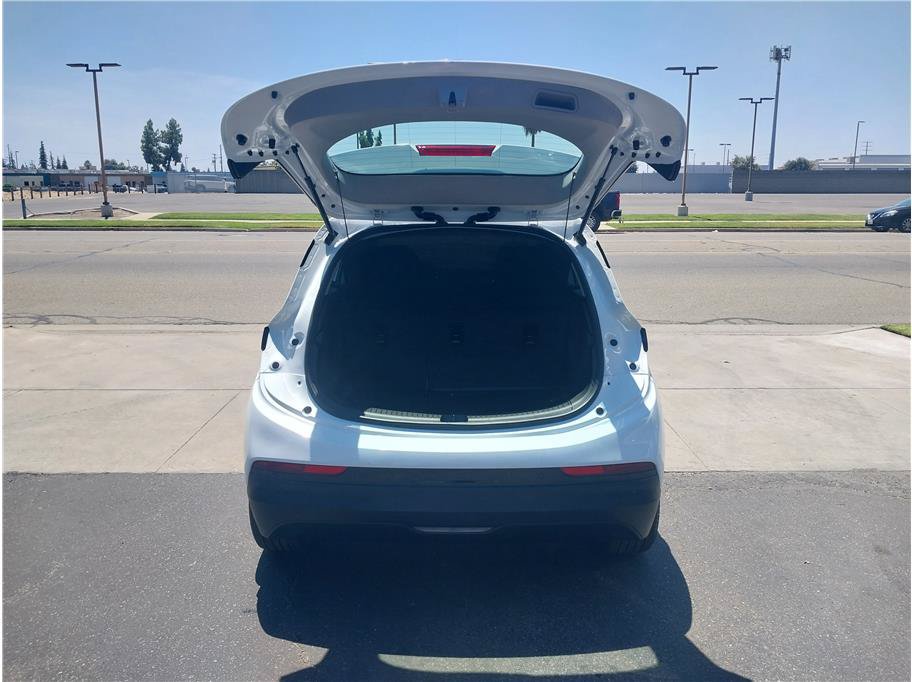 Used 2023 Chevrolet Bolt LT w/ Infotainment Package FWD image 6