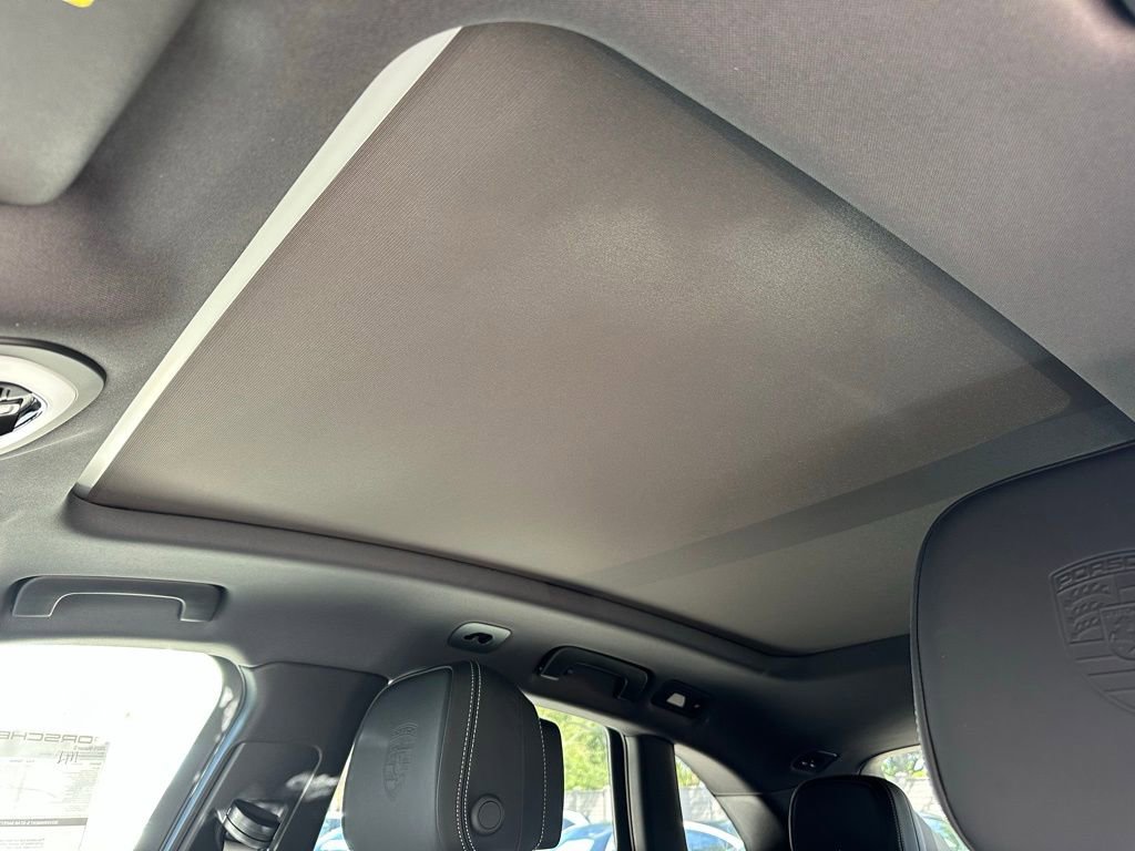 Certified 2025 Porsche Macan S image 30