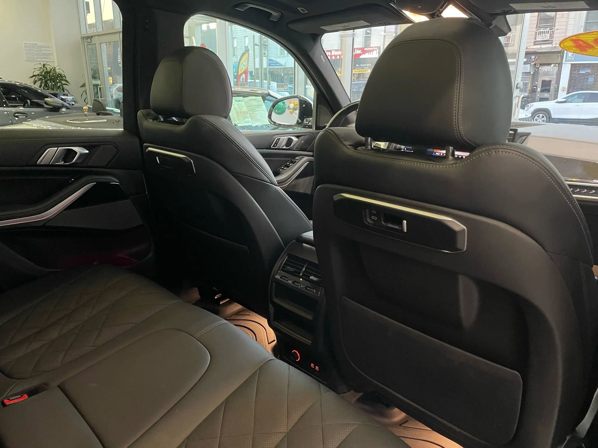 Used 2024 BMW X5 xDrive40i w/ M Sport Package image 23