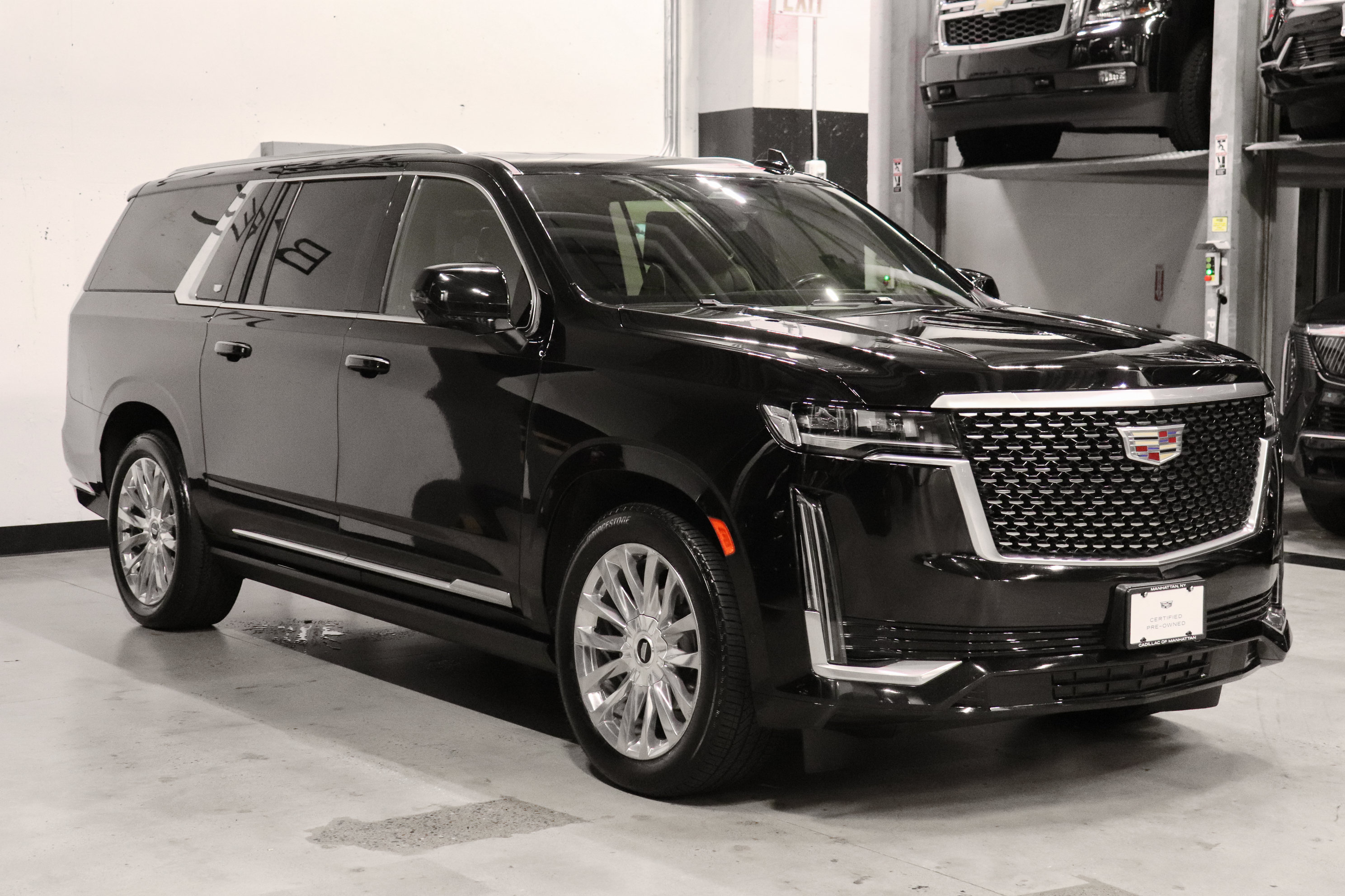 Used 2023 Cadillac Escalade ESV Premium Luxury w/ Performance Package AWD/4WD image 7
