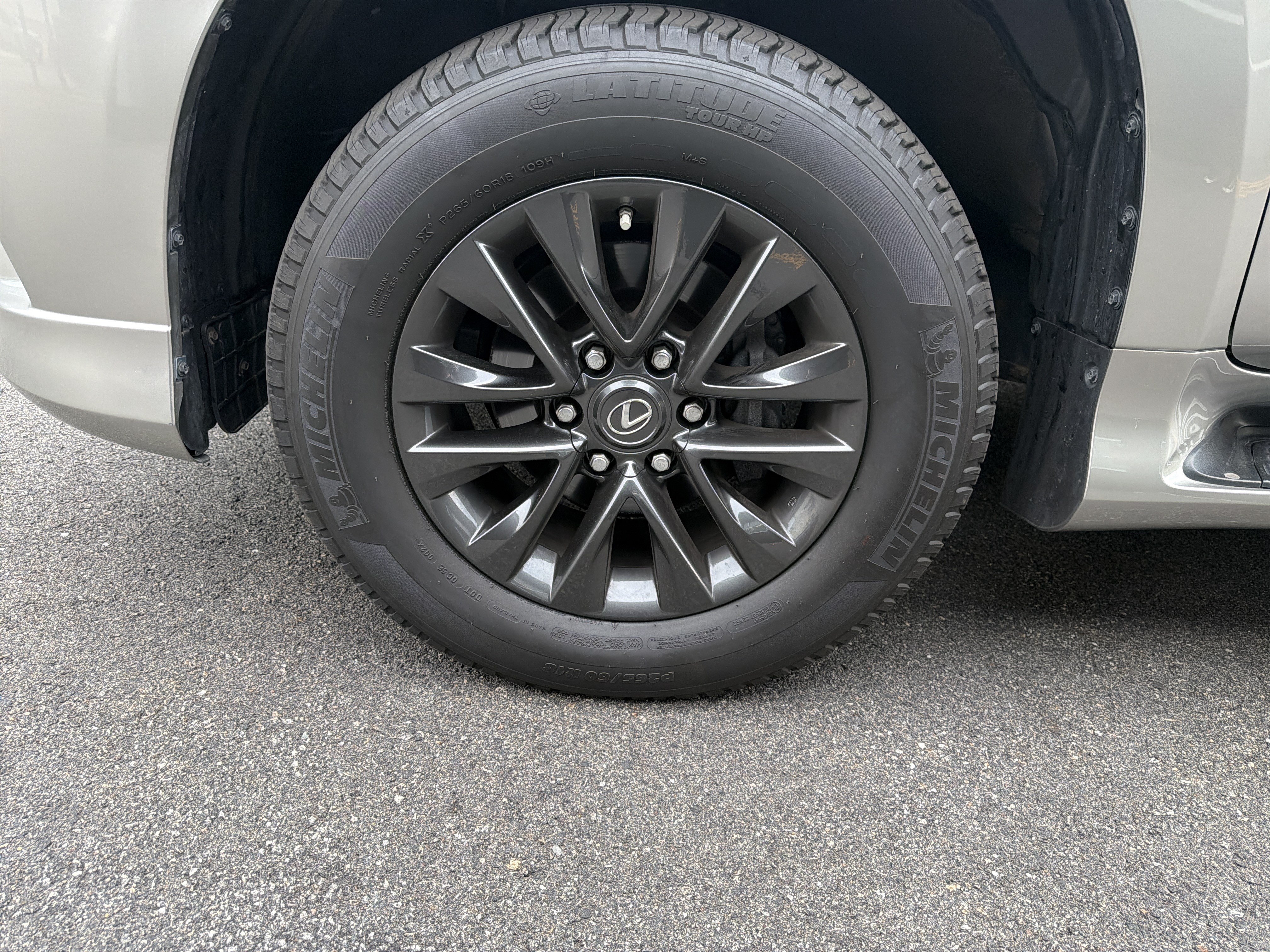 Used 2023 Lexus GX 460 Premium w/ Premium Package AWD/4WD image 6