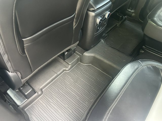Used 2023 Ford Explorer XLT w/ Equipment Group 202A RWD image 17