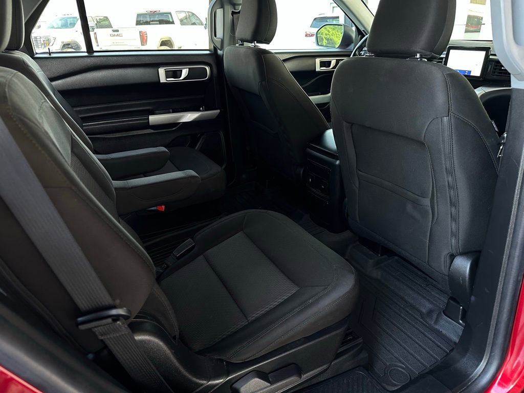 Used 2022 Ford Explorer XLT image 18