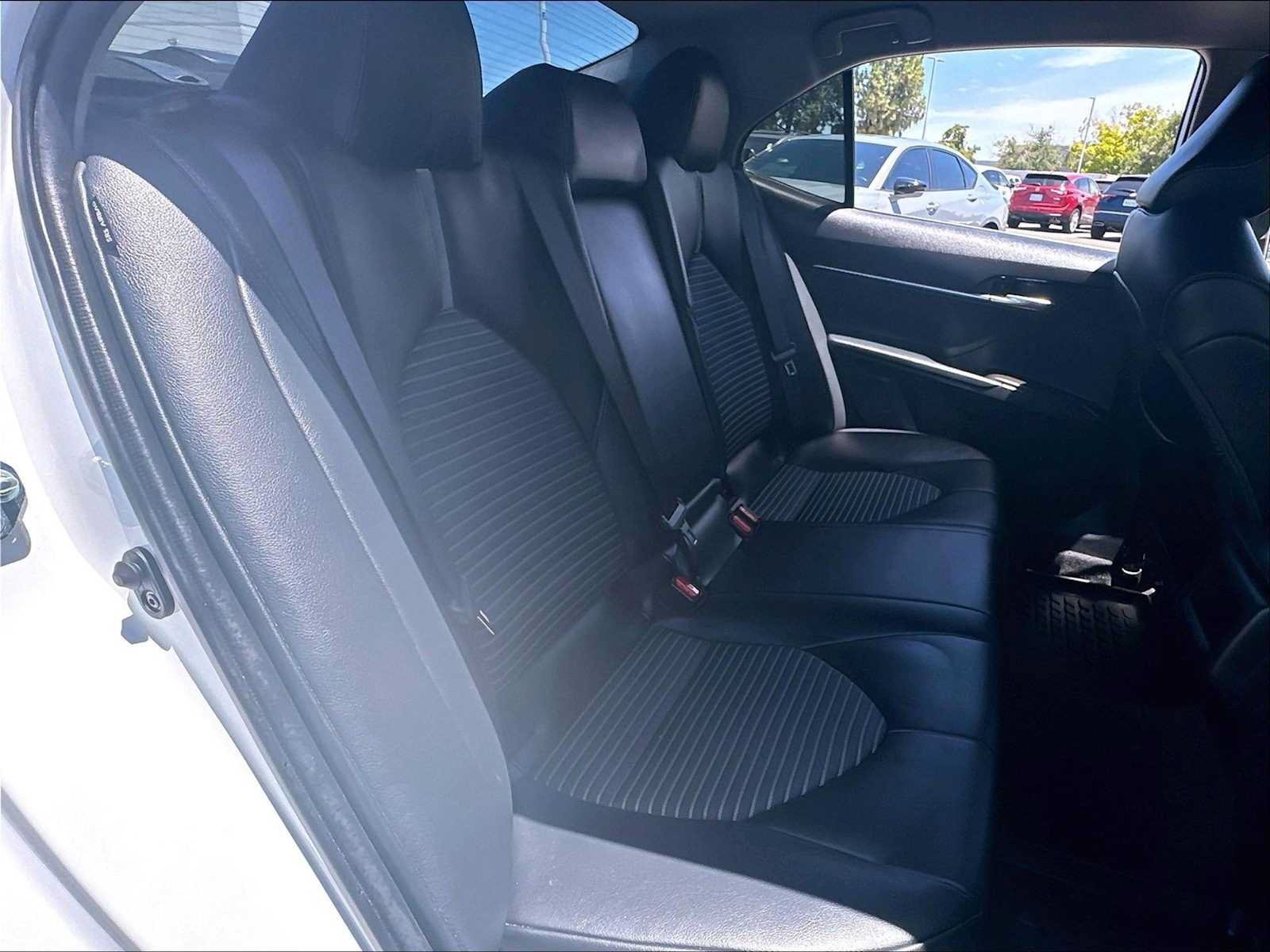 Used 2021 Toyota Camry SE w/ Carpet Mat Package (TMS) FWD image 28