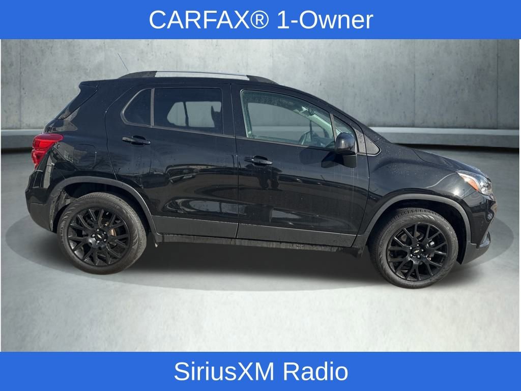 Used 2022 Chevrolet Trax LT w/ Midnight Edition image 8