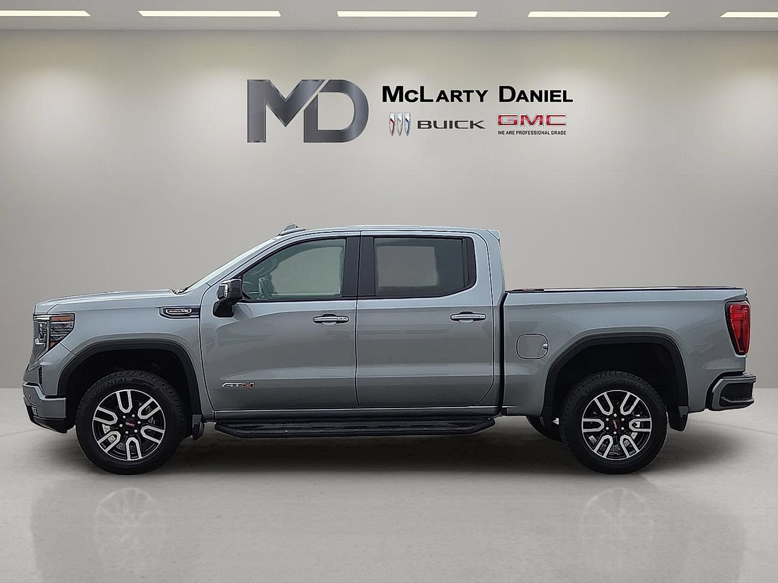 Certified 2024 GMC Sierra 1500 AT4 w/ Technology Package AWD/4WD image 2