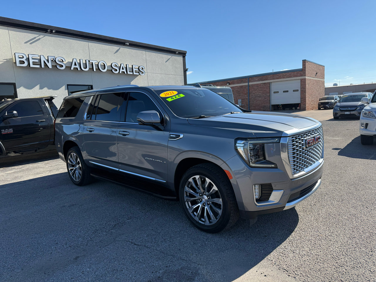 Used 2021 GMC Yukon XL Denali w/ Advanced Technology Package image 4