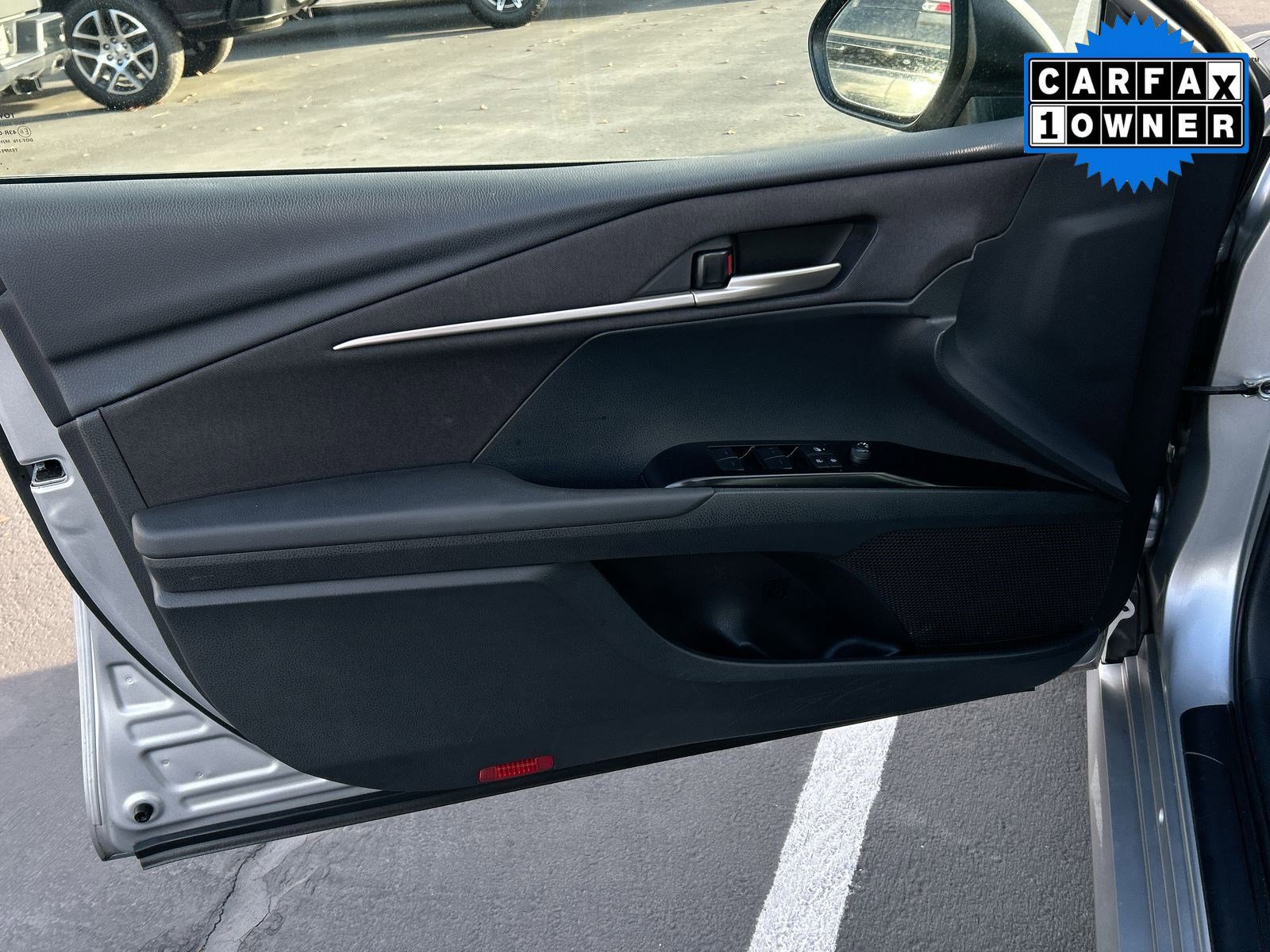 Used 2025 Toyota Camry SE image 10