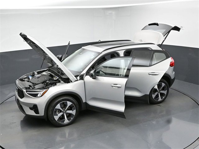 Used 2024 Volvo XC40 B5 Plus w/ Protection Package Premier image 50