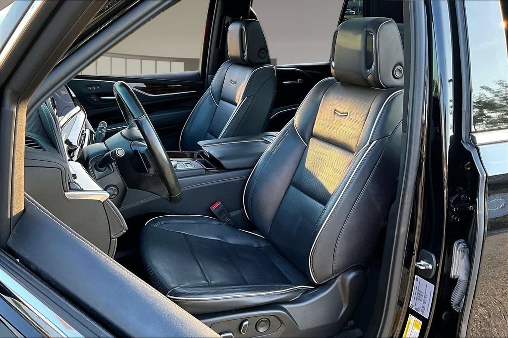 Used 2023 Cadillac Escalade Premium Luxury RWD image 27