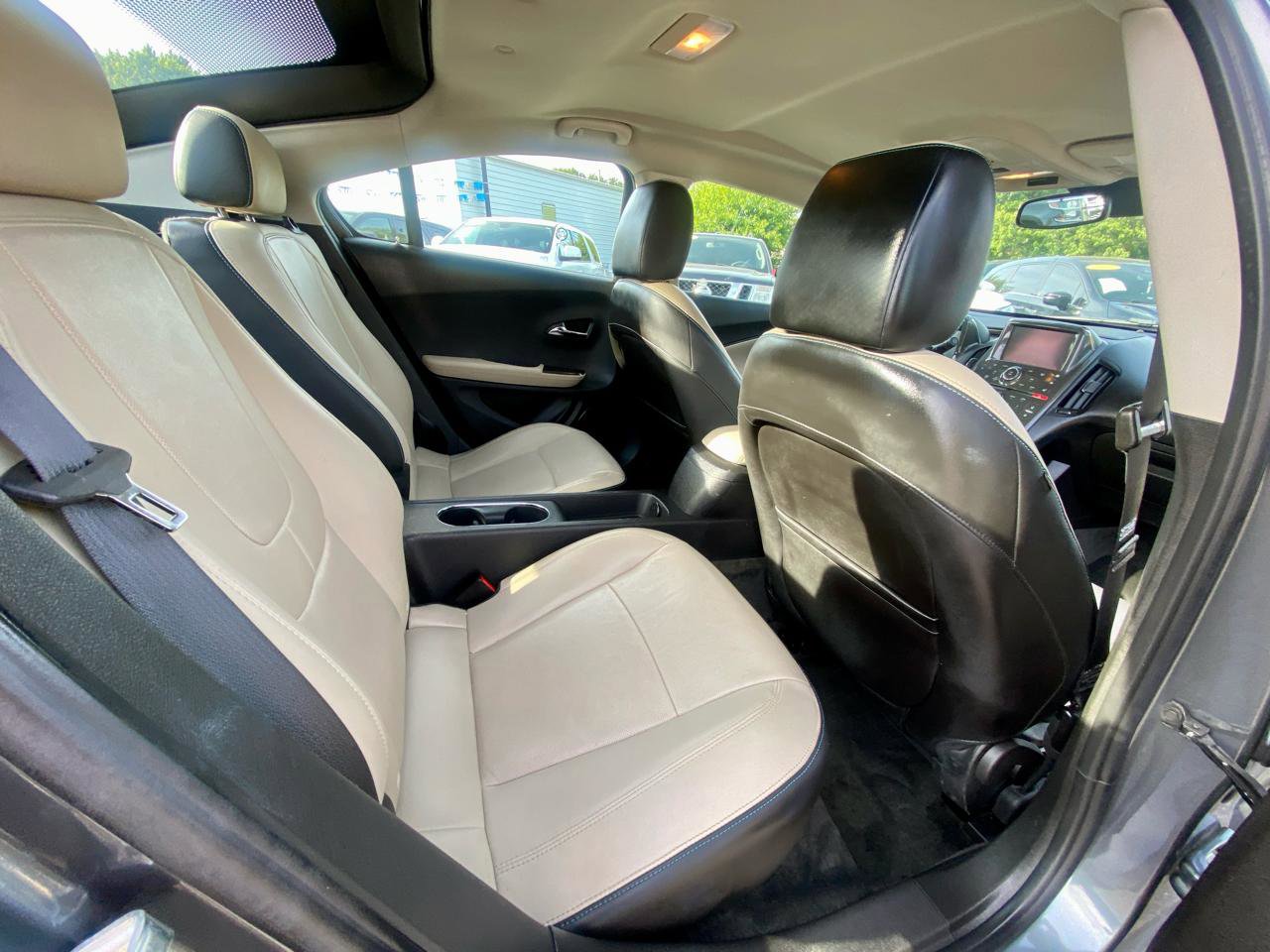 Used 2011 Chevrolet Volt Premium w/ Premium Trim Package FWD image 9