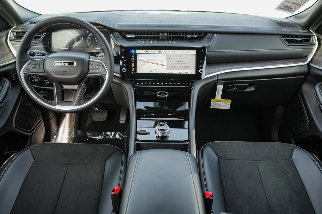 New 2026 Jeep Grand Cherokee Altitude image 13