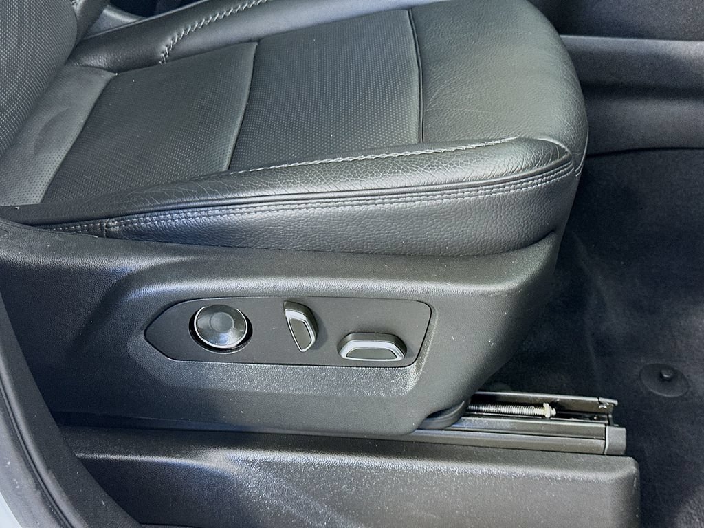 Used 2023 GMC Yukon Denali w/ LPO, Floor Liner Package AWD/4WD image 23