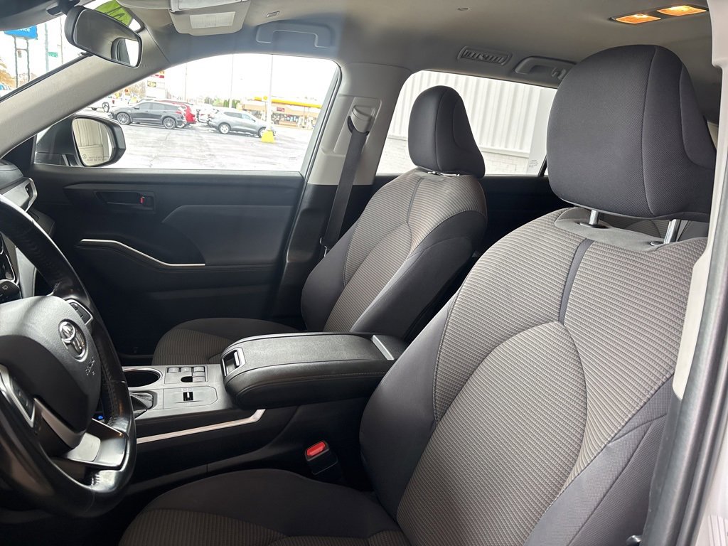Used 2024 Toyota Highlander LE image 8