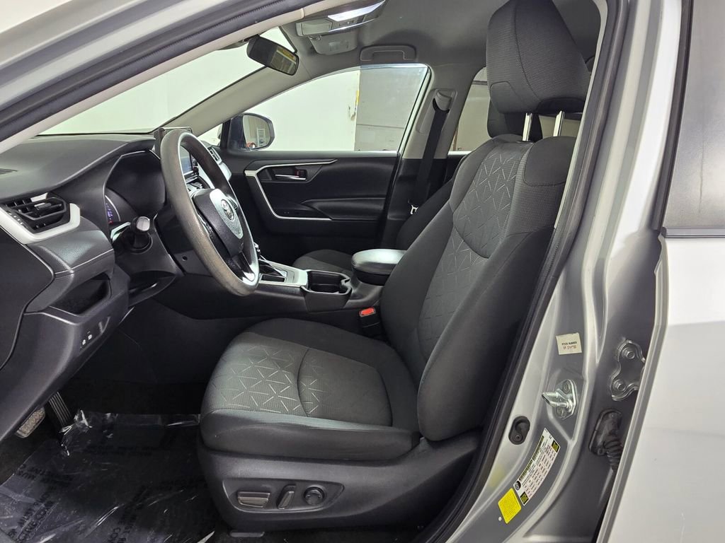 Used 2021 Toyota RAV4 XLE image 11