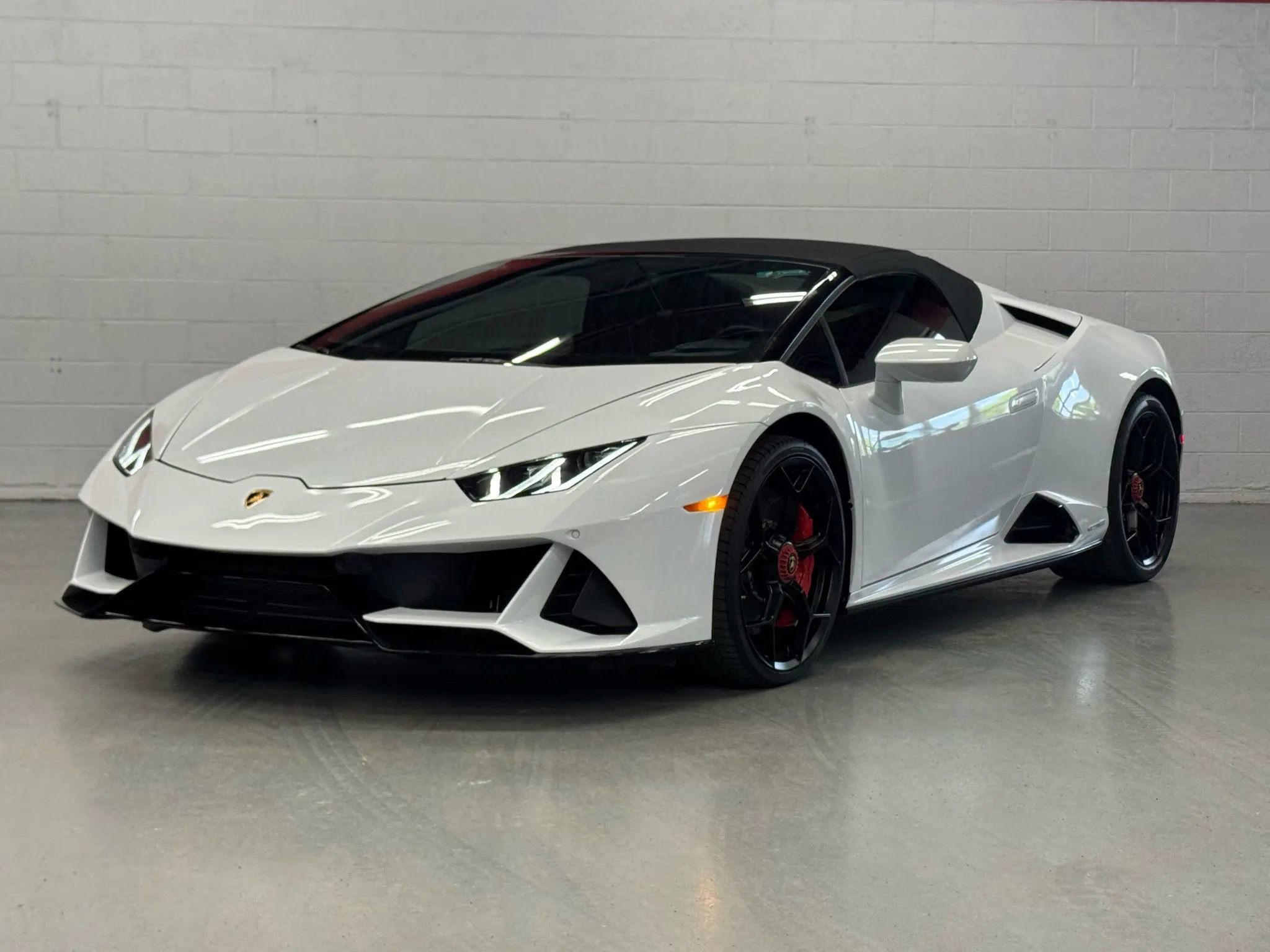 Used 2020 Lamborghini Huracan EVO image 1