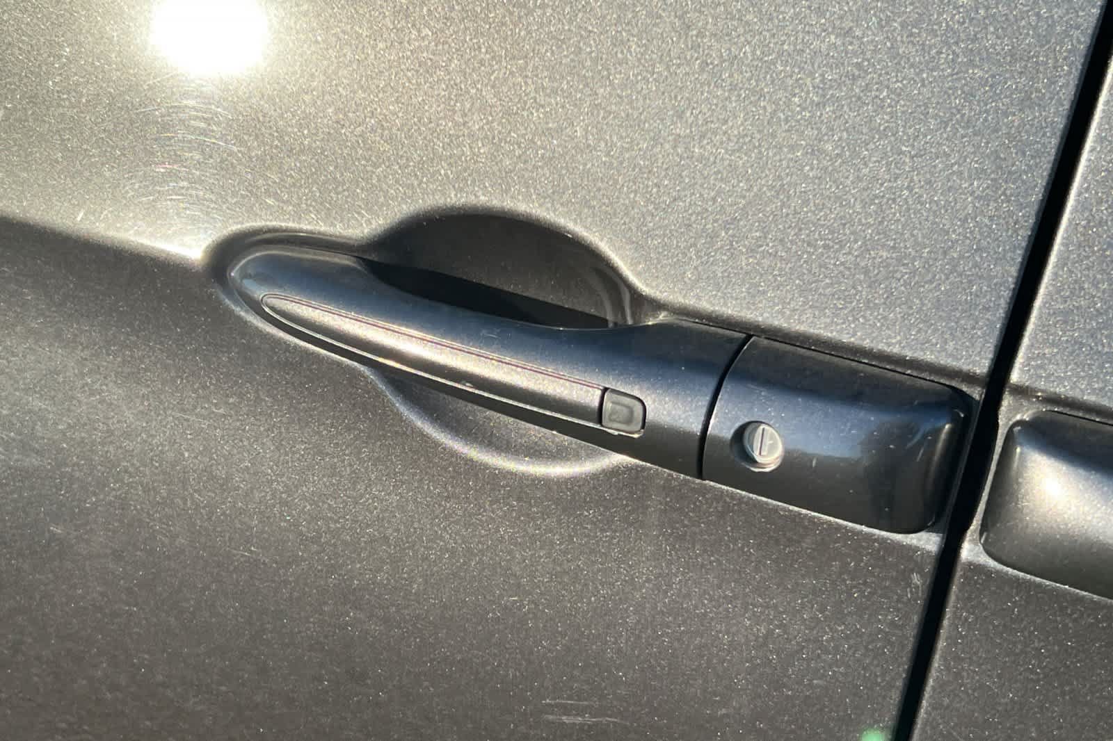 Used 2018 Chrysler Pacifica Limited w/ Advanced Safetytec Group FWD image 10