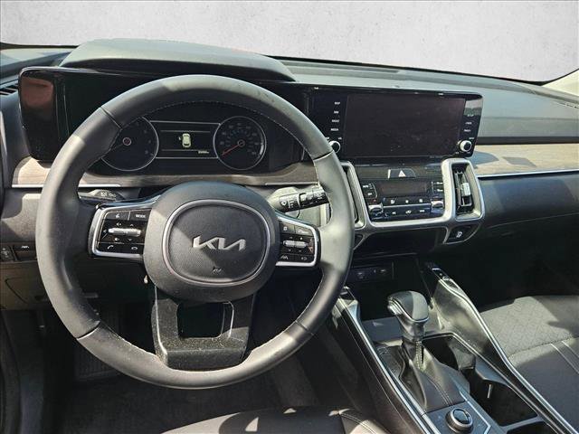 Used 2023 Kia Sorento S image 14