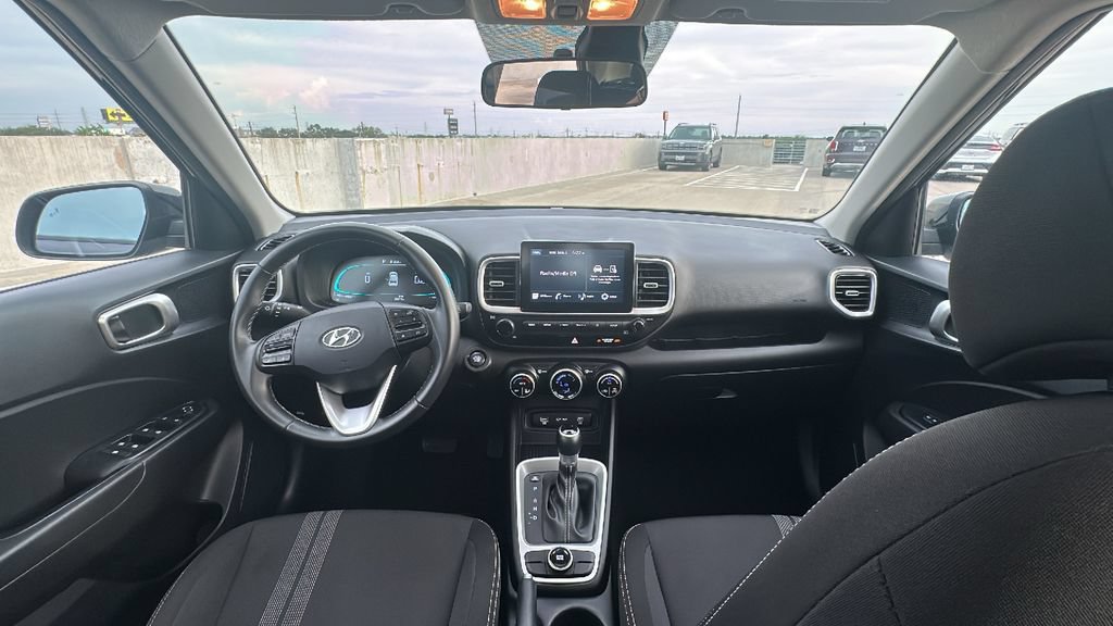 Used 2025 Hyundai Venue SEL FWD image 22