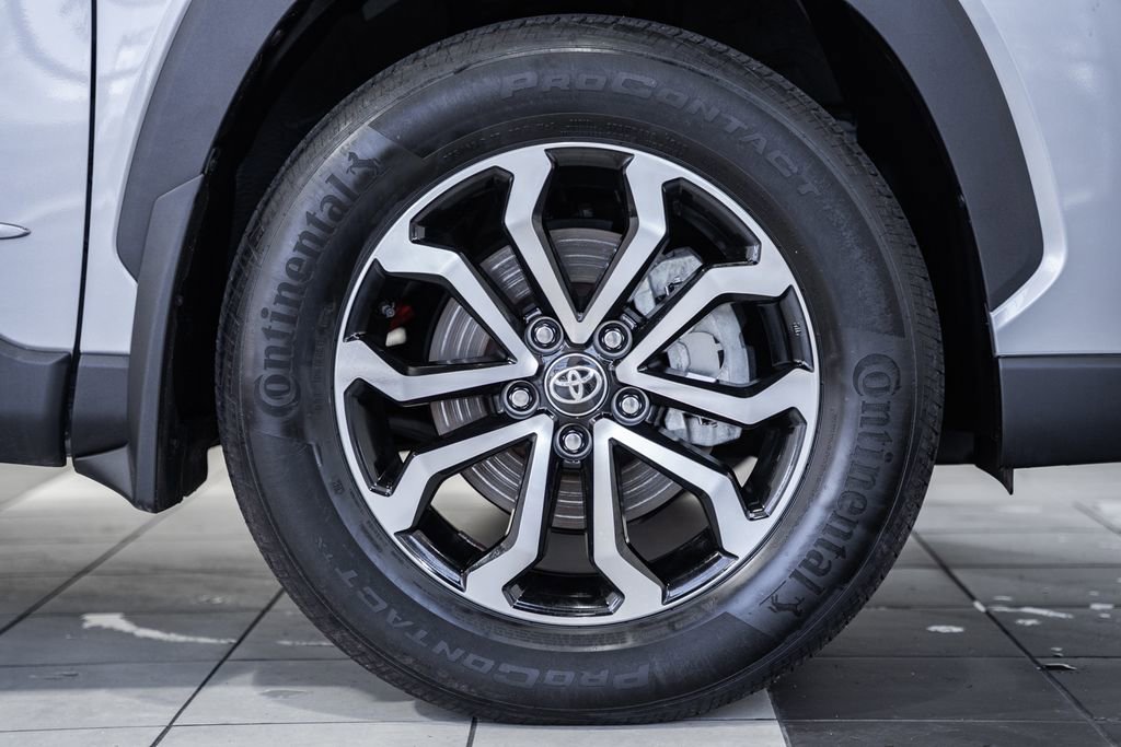 Used 2024 Toyota Corolla Cross SE image 13