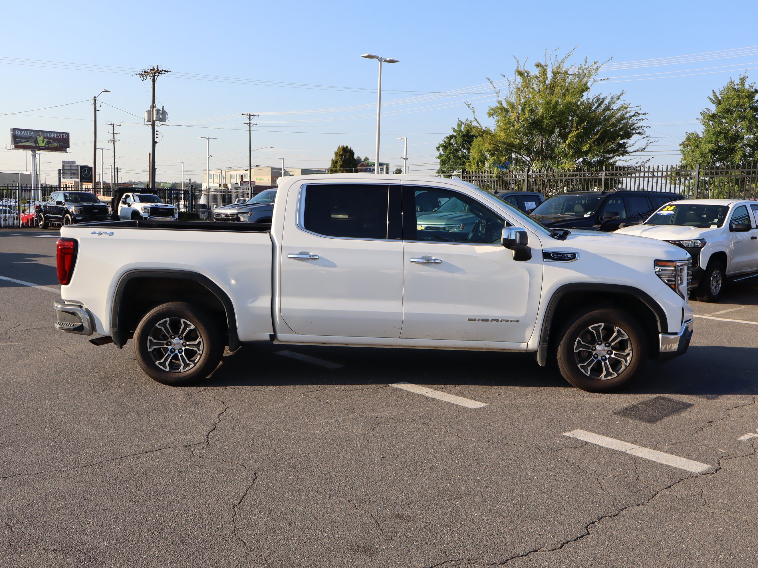 Used 2025 GMC Sierra 1500 SLT AWD/4WD image 22
