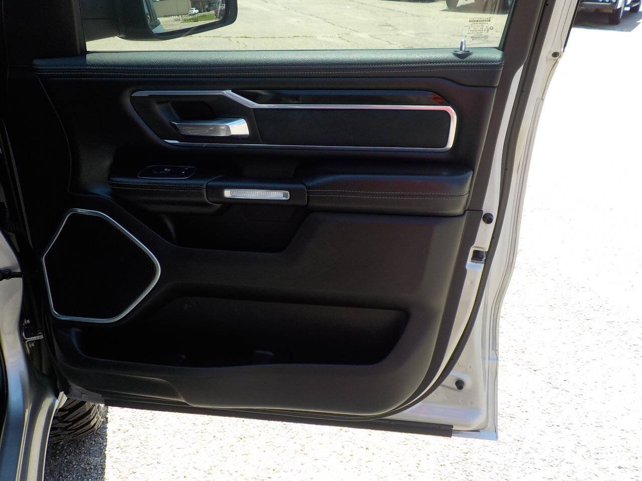 Used 2019 RAM 1500 Laramie w/ Sport Appearance Package AWD/4WD image 30