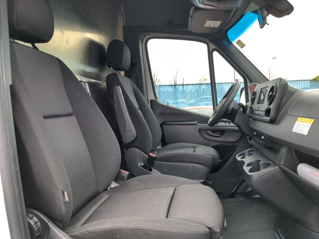 Used 2022 Mercedes-Benz Sprinter 2500 w/ Parking Package image 26