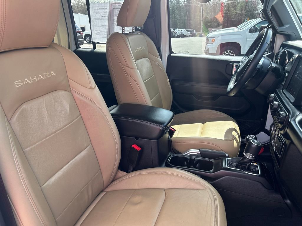 Used 2019 Jeep Wrangler Unlimited Sahara AWD/4WD image 16