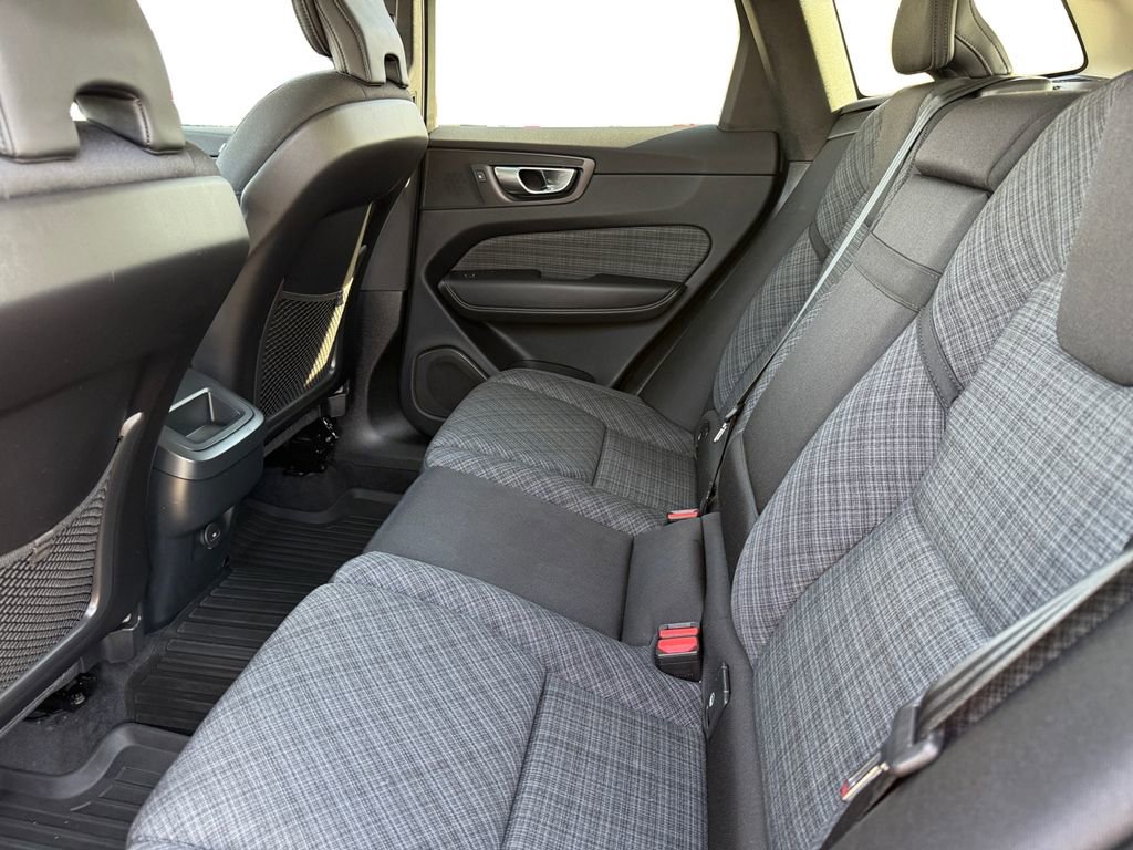 Used 2024 Volvo XC60 B5 Core w/ Protection Package Premier image 15
