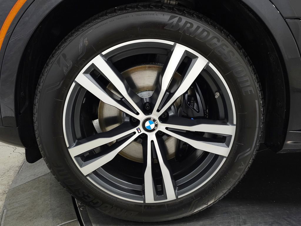 Used 2023 BMW X7 xDrive40i w/ M Sport Package AWD/4WD image 13