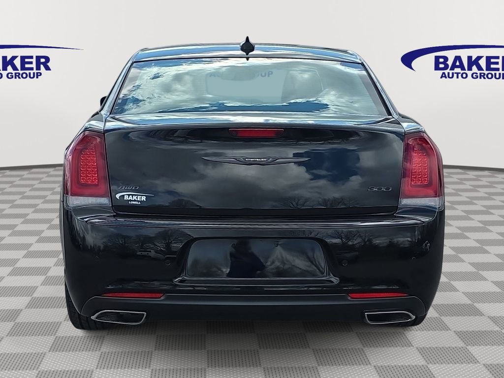 Used 2023 Chrysler 300 Touring L w/ Comfort Group AWD/4WD image 4