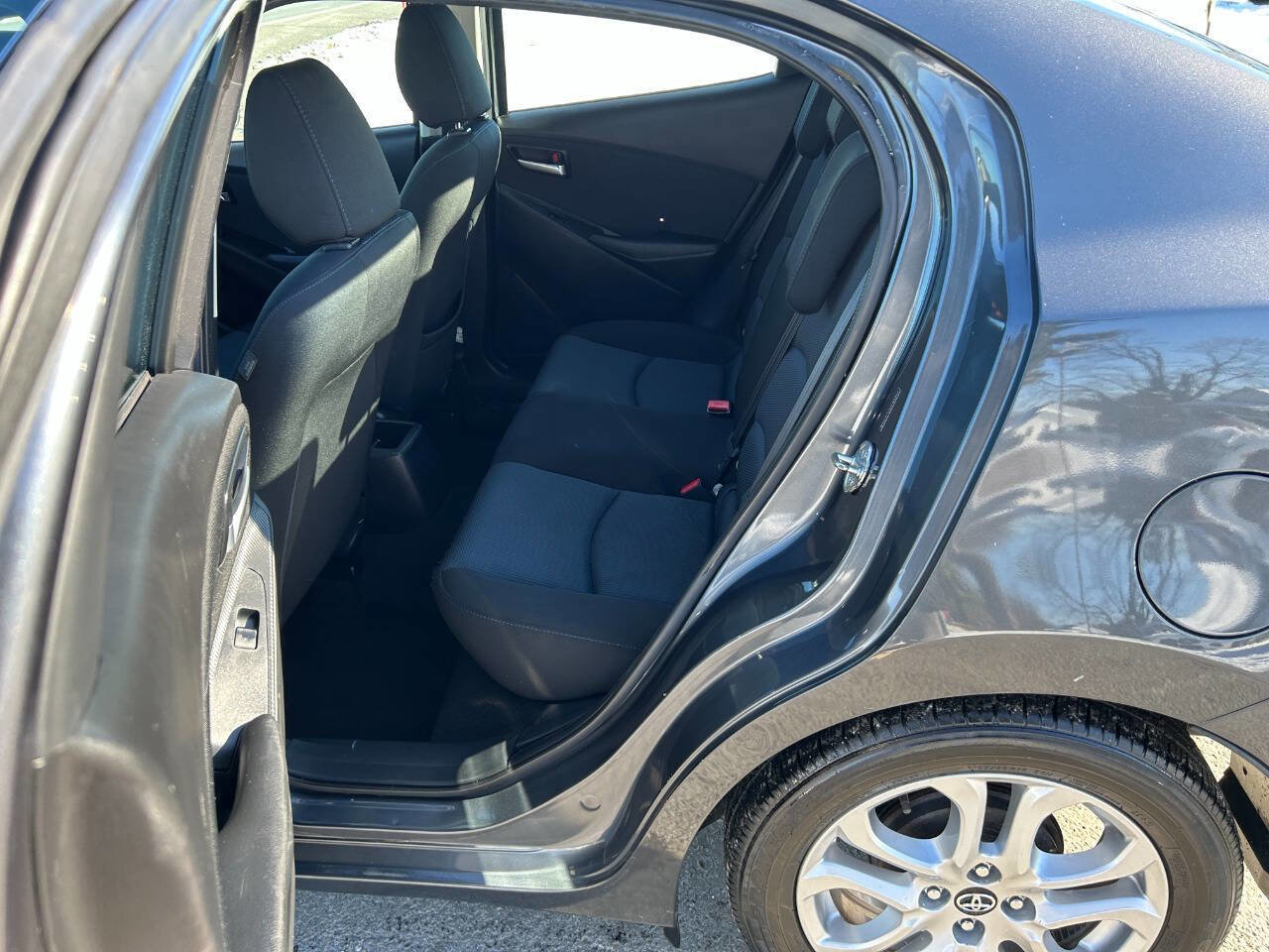 Used 2017 Toyota Yaris iA image 13